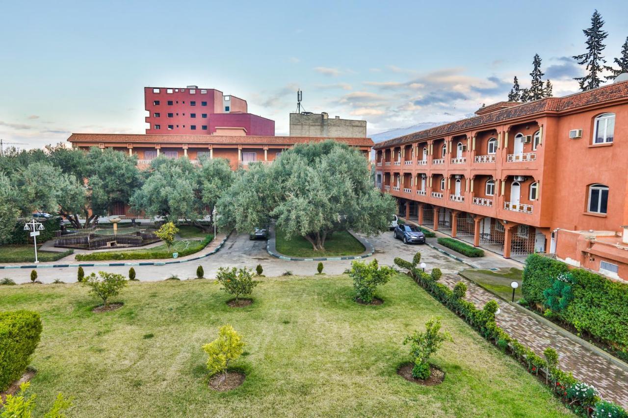 Complexe El Bassatine Hotel Beni Mellal Exterior foto