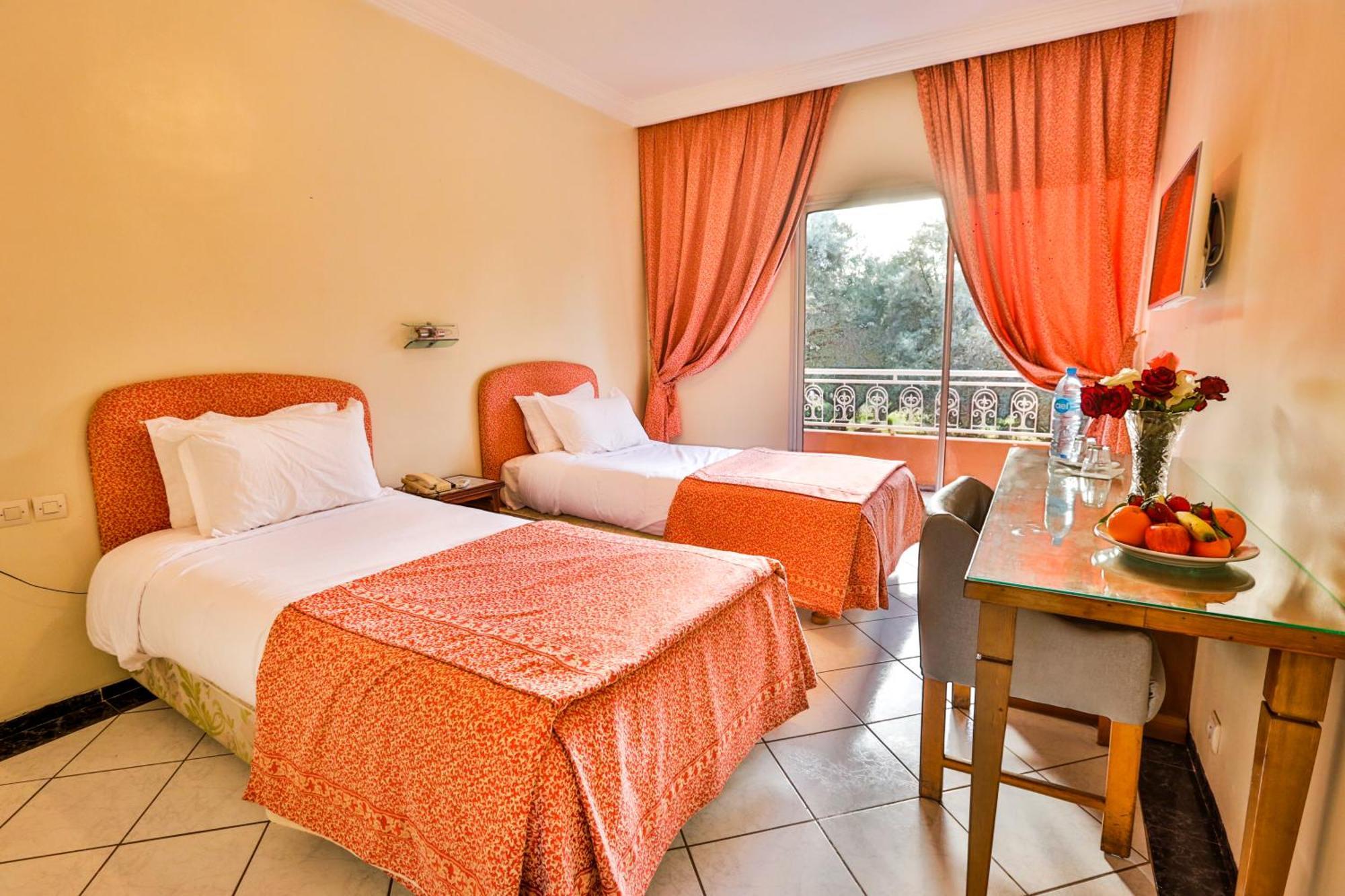 Complexe El Bassatine Hotel Beni Mellal Exterior foto